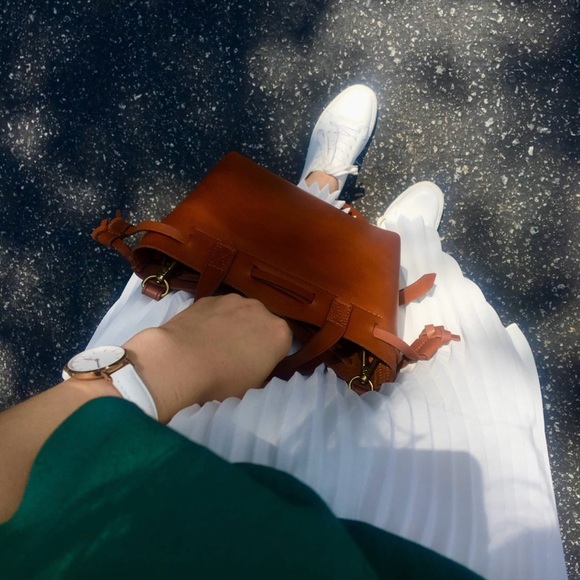 Madewell The Small Drawstring Transport Crossbody Bag in English Saddle - Picture 14 of 14